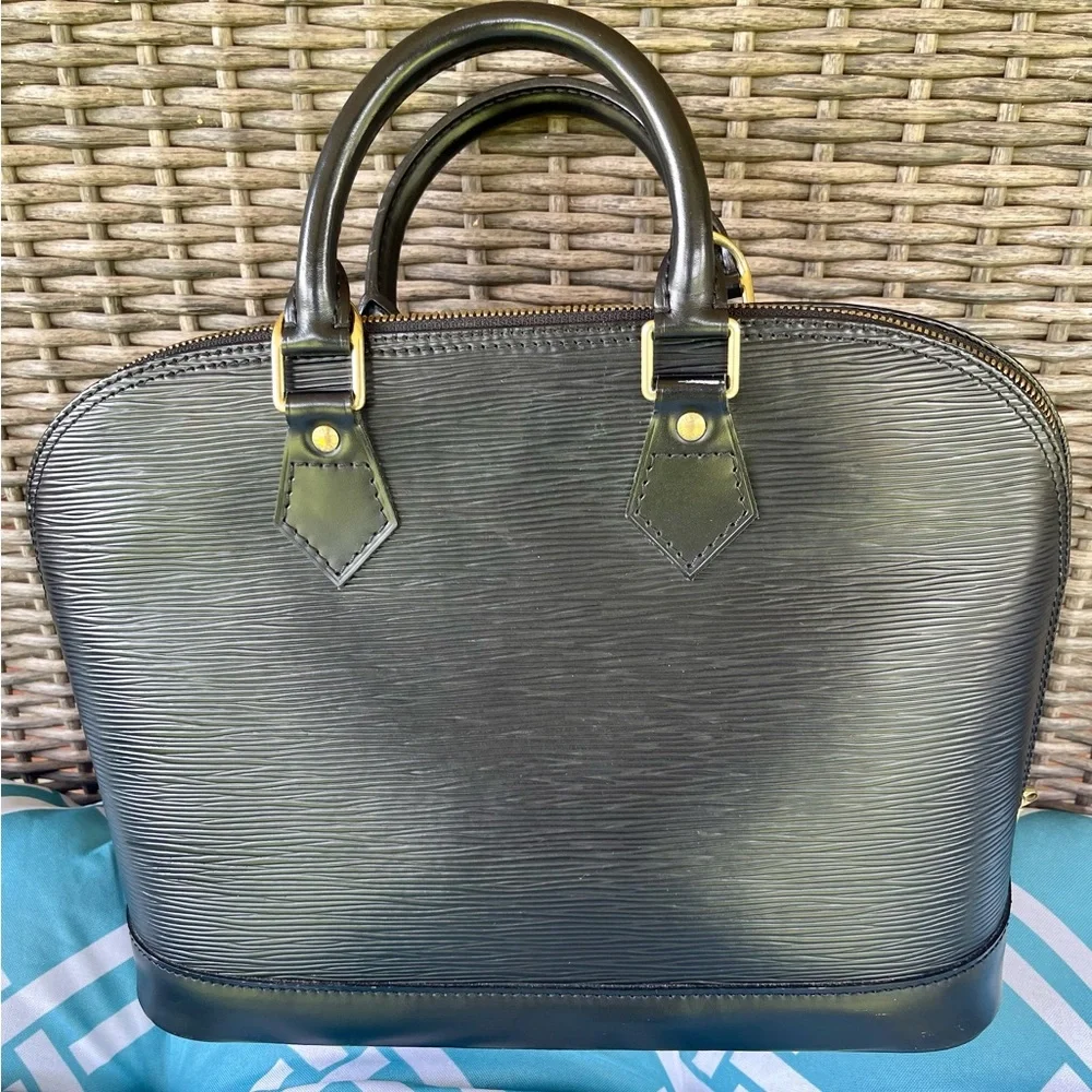Authentic LV Epi Alma